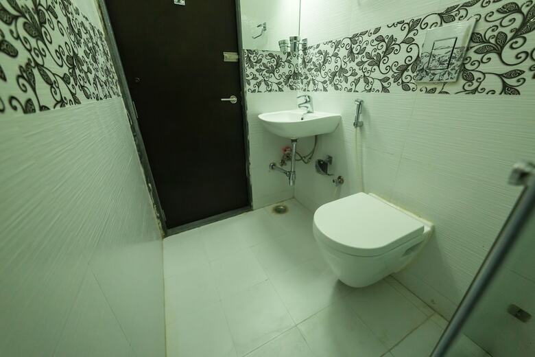 Oyo 9352 Hotel Src Grand
