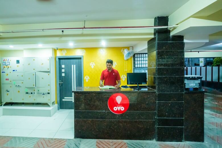 Oyo 9352 Hotel Src Grand