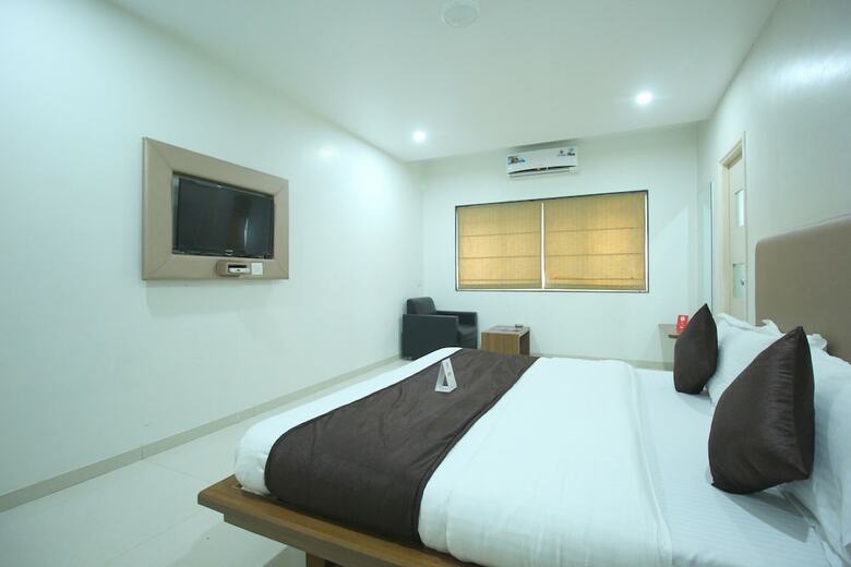 Oyo 9351 Hotel Rvg