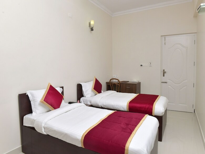 Hotel Oyo 9118 Saravana Inn