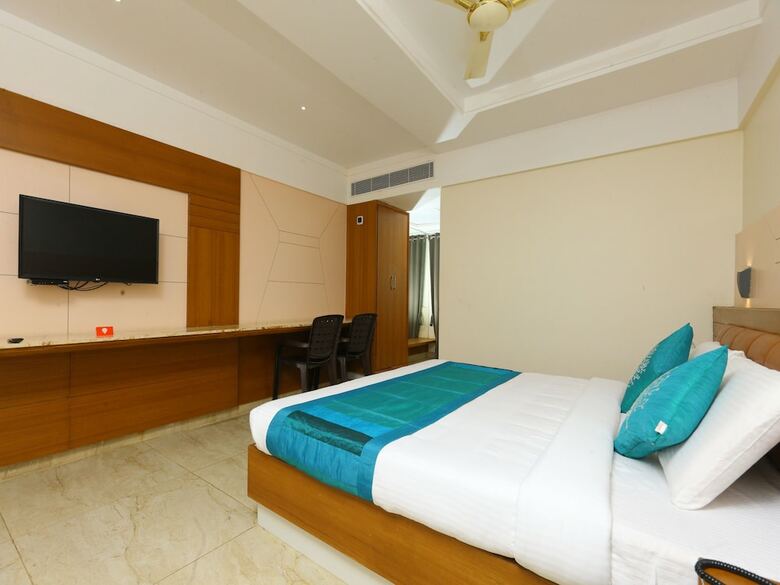 Hotel Oyo 10700 Padmavathi