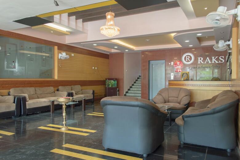 Oyo 5130 Hotel Raks