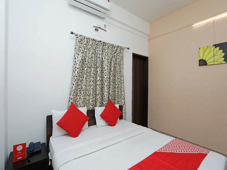 Oyo 8996 Hotel Pioneer