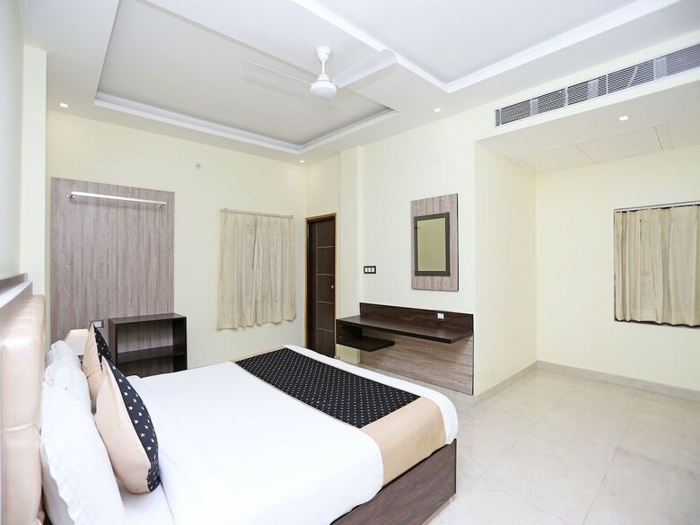 Hotel Oyo Flagship 120 Gupta Inn Cantonment
