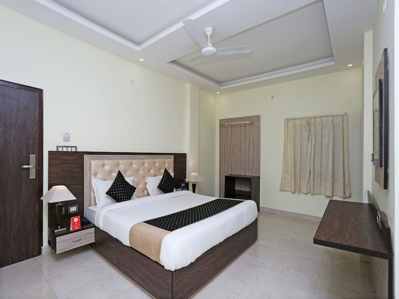Hotel Oyo Flagship 120 Gupta Inn Cantonment