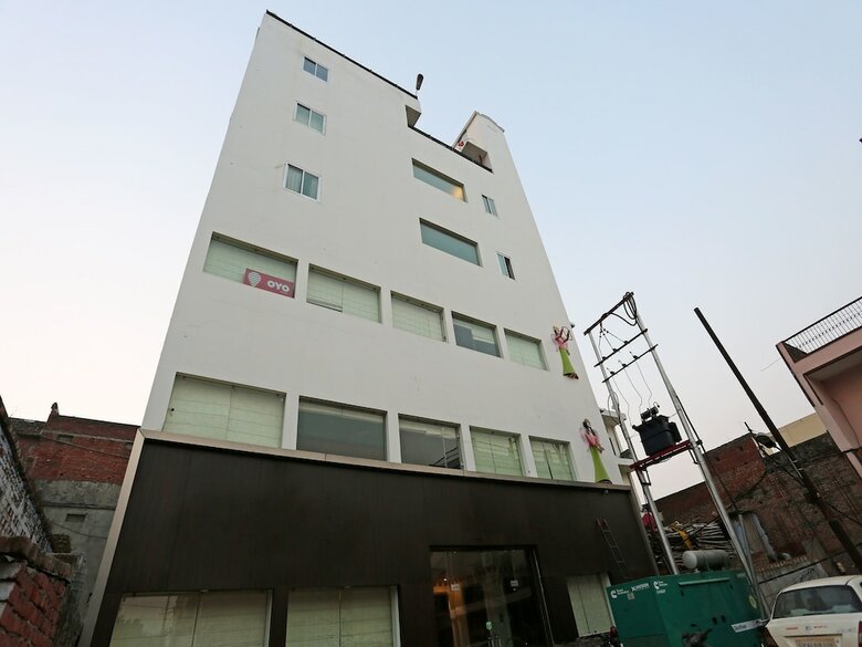 Hotel Oyo Flagship 120 Gupta Inn Cantonment