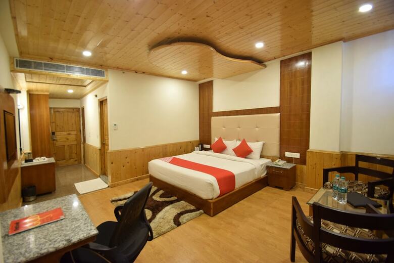 Hotel Oyo 11618 Sarthak Regency