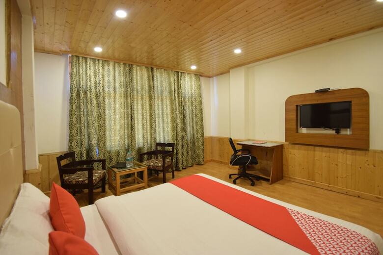 Hotel Oyo 11618 Sarthak Regency