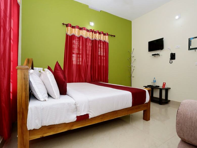 Hotel Oyo 10421 La Flora Resorts