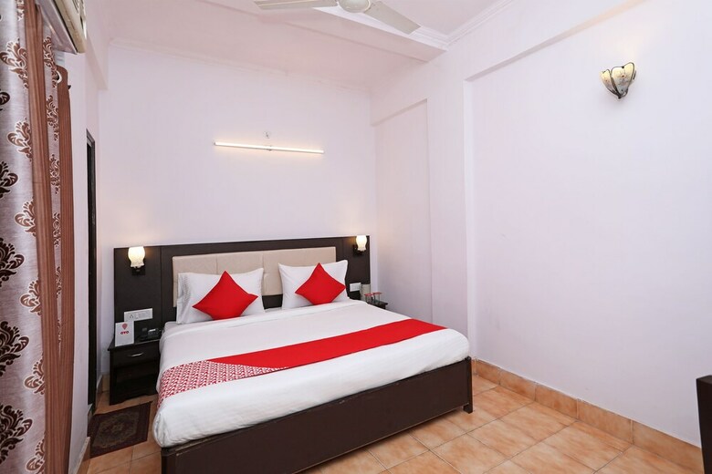 Oyo 11327 Hotel R Paradise