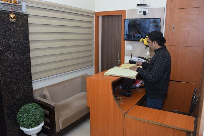 Oyo 11480 Hotel Blue Star