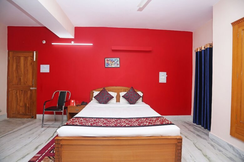 Oyo 10994 Hotel Luxury Inn