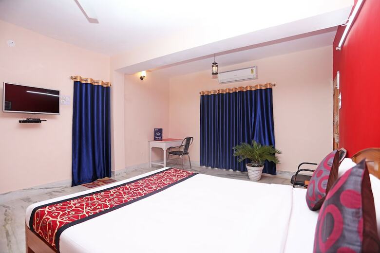 Oyo 10994 Hotel Luxury Inn