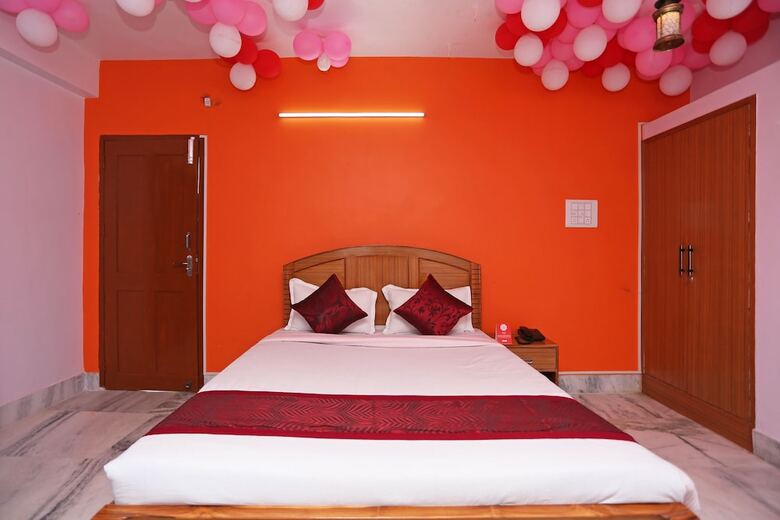 Oyo 10994 Hotel Luxury Inn