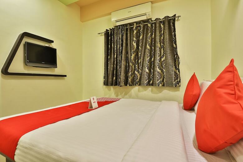 Oyo 11491 Hotel Santro