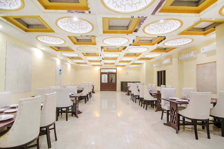 Oyo 11532 Hotel Sr Grand