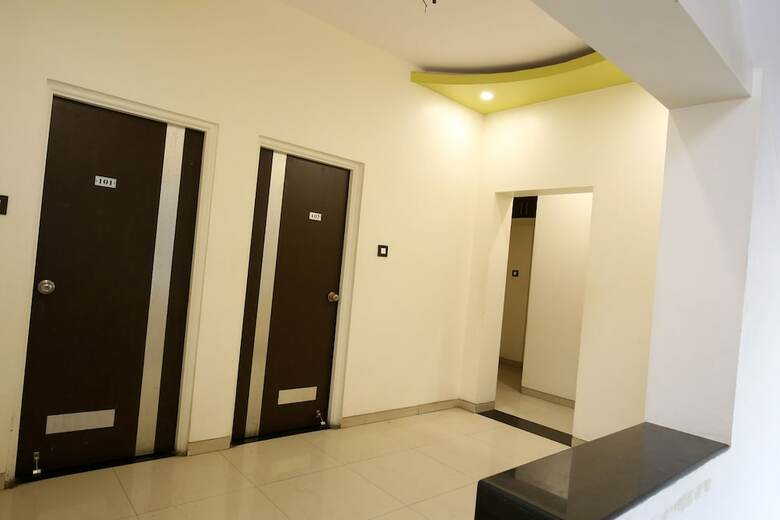 Oyo 11548 Hotel Mrunal Palace