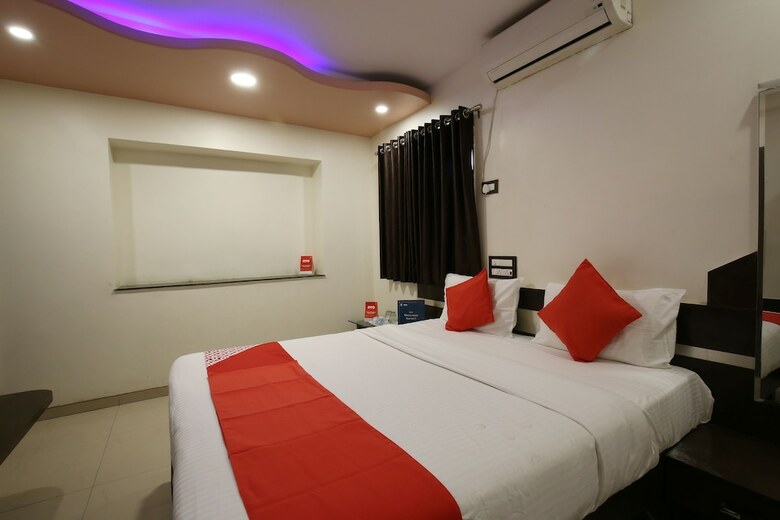 Oyo 11548 Hotel Mrunal Palace