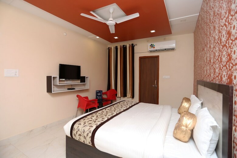 Oyo 11046 Hotel Lake View