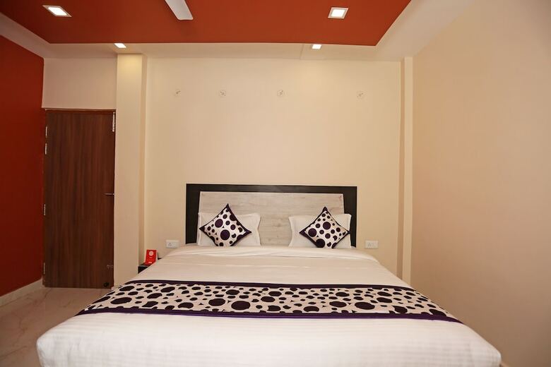Oyo 11046 Hotel Lake View