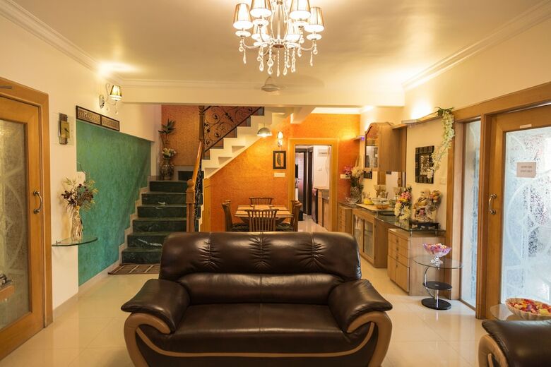 Hotel Oyo 7275 Excellent Homes