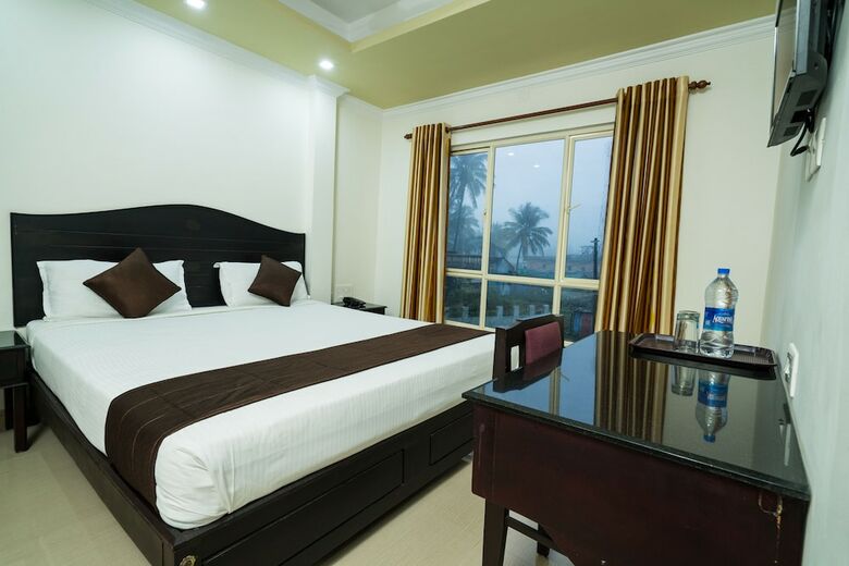 Oyo 10428 Hotel Sandal Breeze