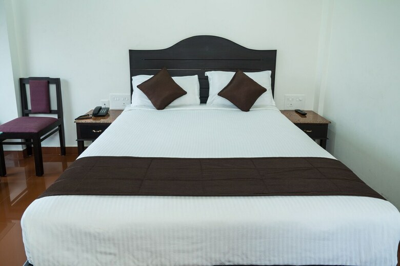 Oyo 10428 Hotel Sandal Breeze