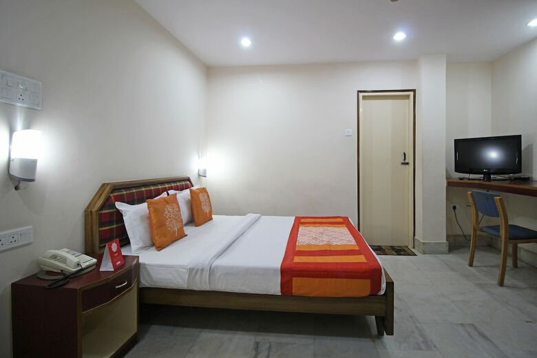 Oyo 10400 Hotel The Ambassador