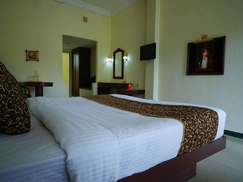 Oyo 10637 Hotel Chandana Residency