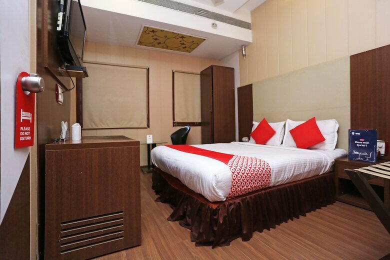 Oyo 10690 Florence Hotel
