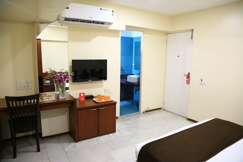Fabhotel Executive Residency
