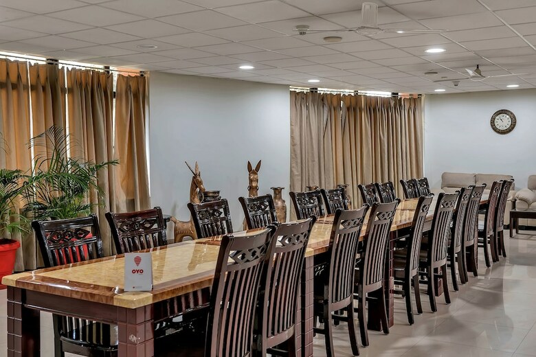 Oyo 11614 Hotel Vvip Stays