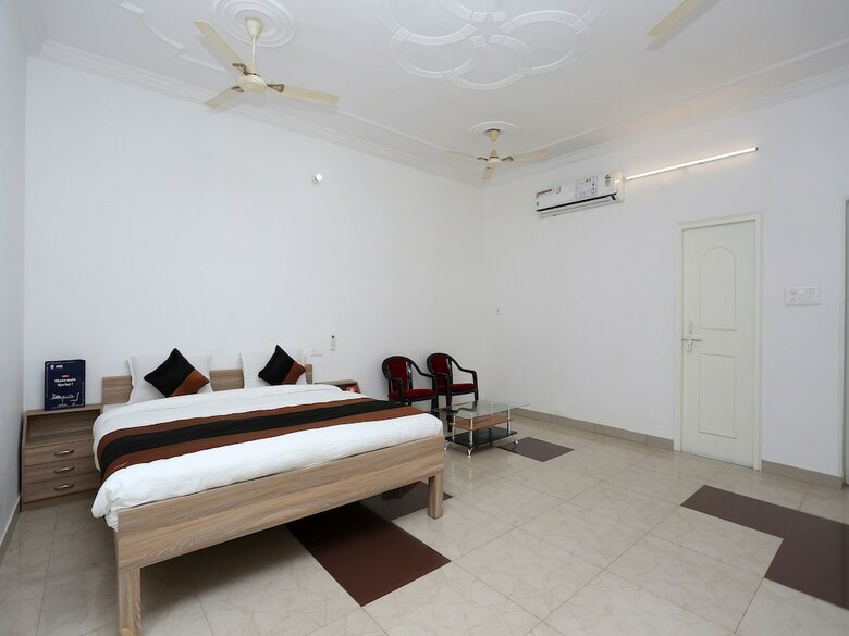 Oyo 11069 Hotel Star Inn