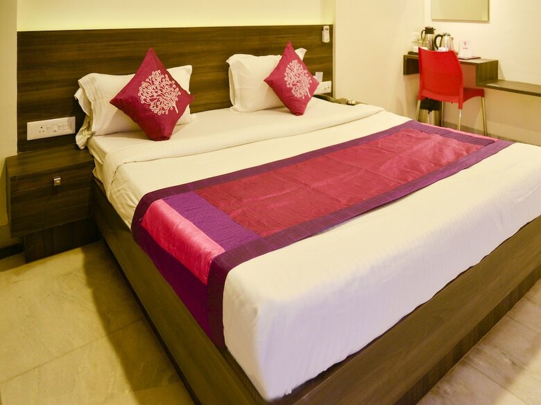 Oyo 4448 Hotel Suresh Plaza