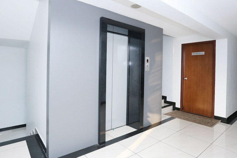 Oyo 10611 Hotel Malabar Illam