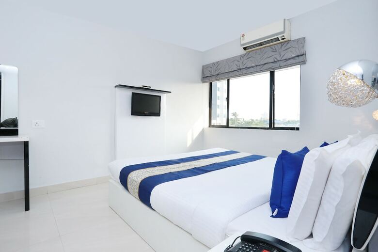 Oyo 10611 Hotel Malabar Illam