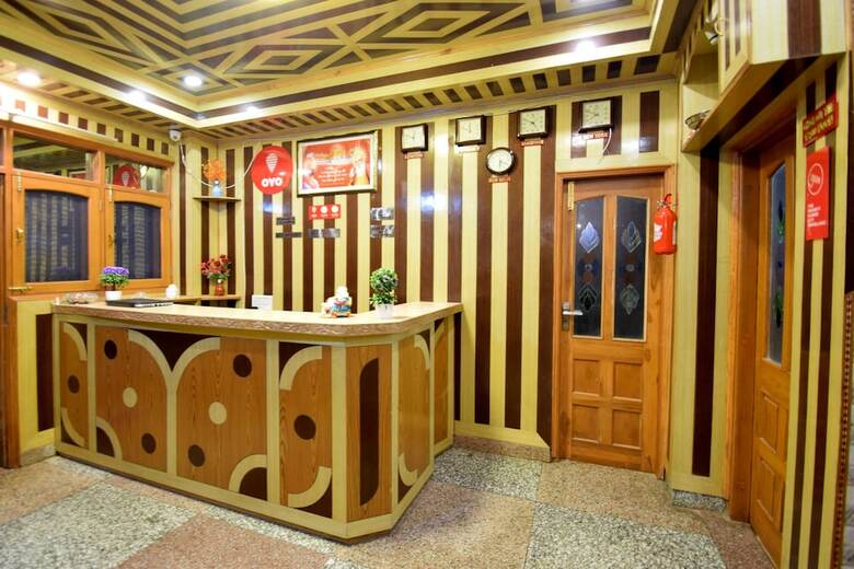Oyo 10694 Hotel Royal Inn