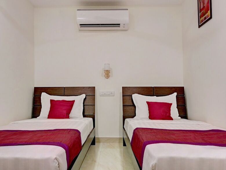 Oyo 10595 Hotel Mirras