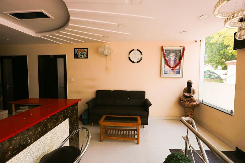 Oyo 8883 Hotel Comfort Zone