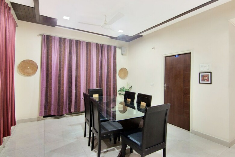 Hotel Oyo 20009 Silverkey Gachibowli