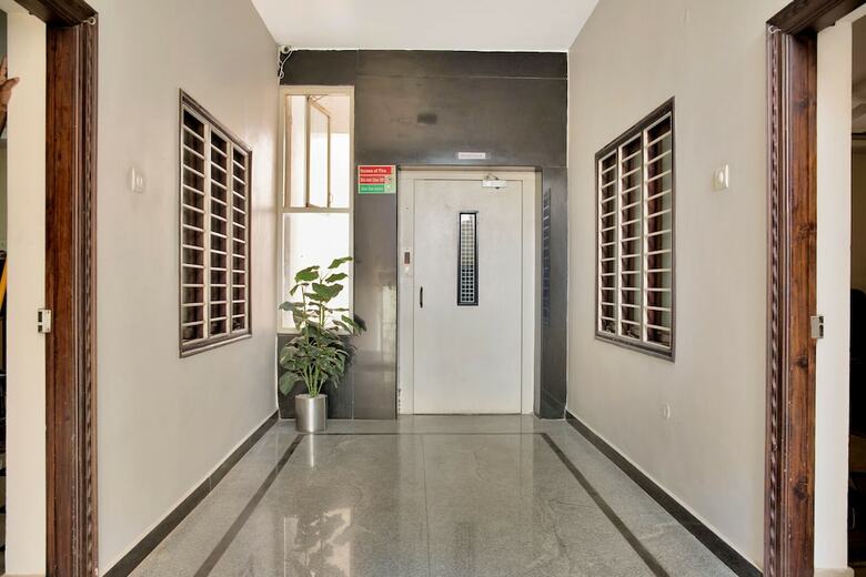 Hotel Oyo 20009 Silverkey Gachibowli
