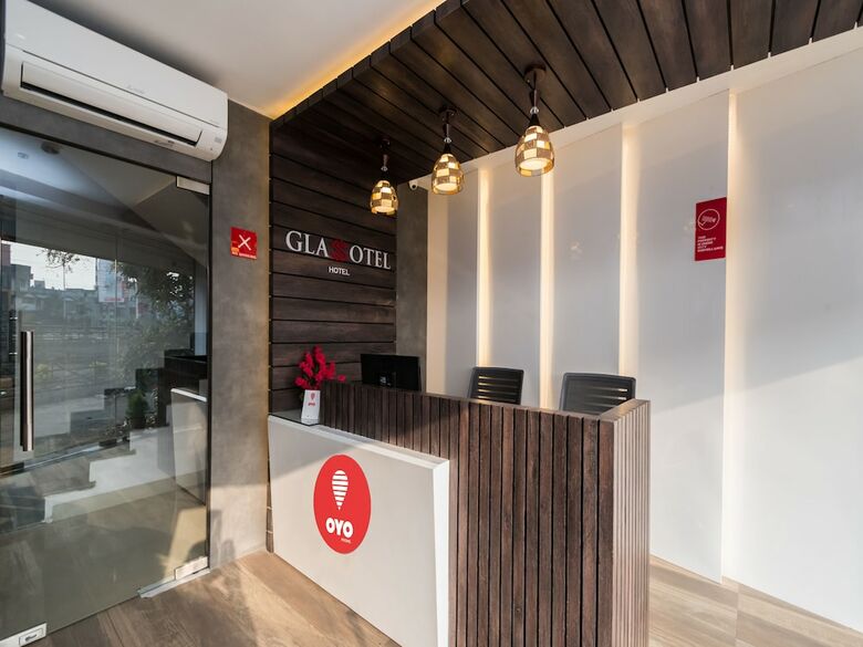 Oyo 10614 Hotel Glassotel
