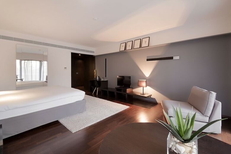 Life Gallery Hotel