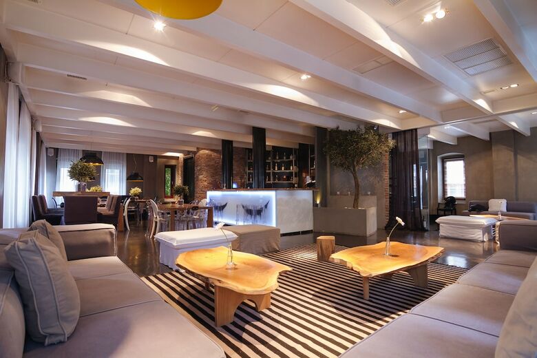 Life Gallery Hotel