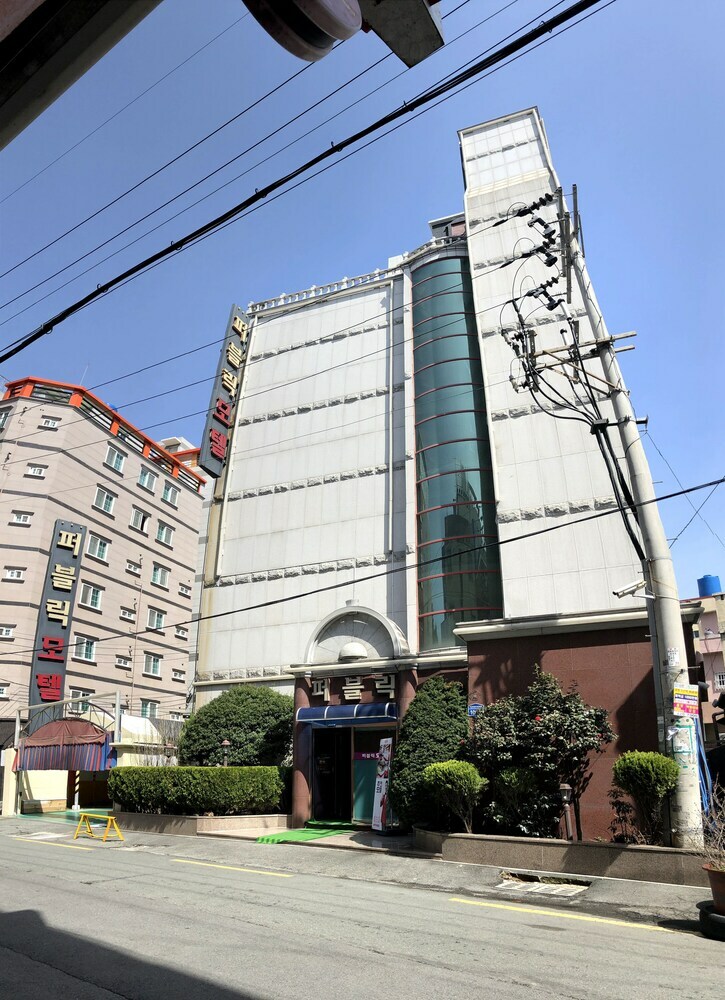 Public Hotel