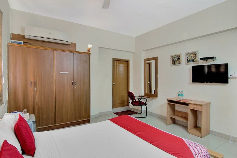 Hotel Oyo 20008 Silverkey Madhapur