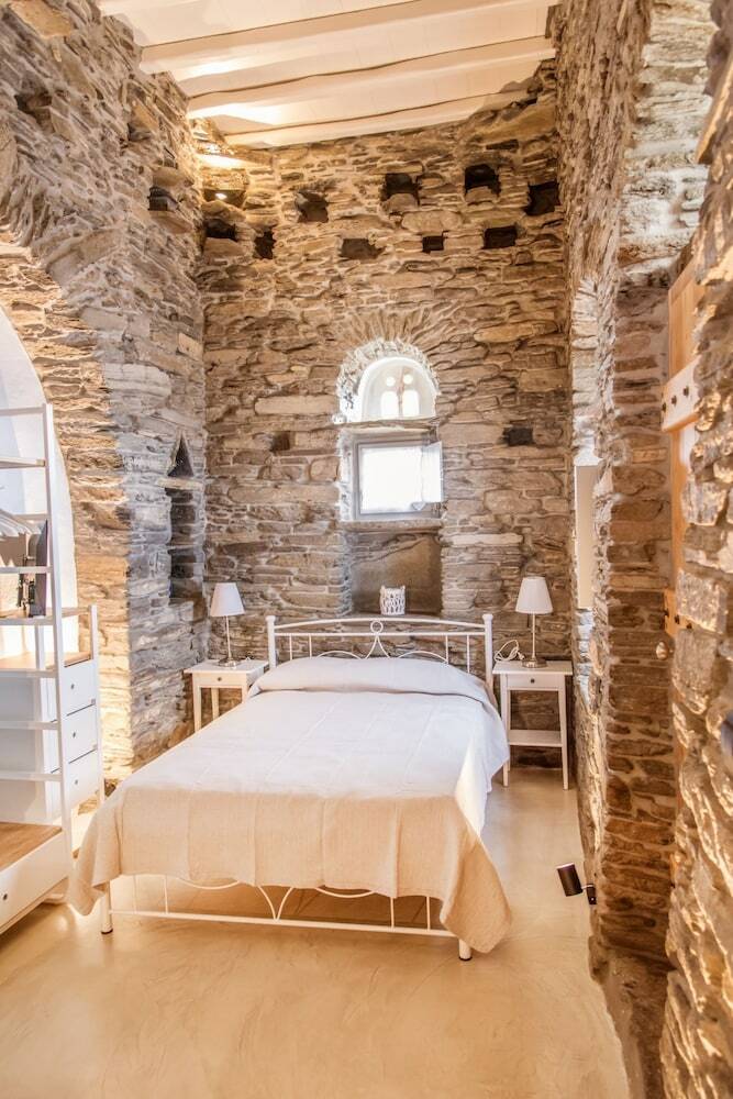 Villa Tinos Pegion House