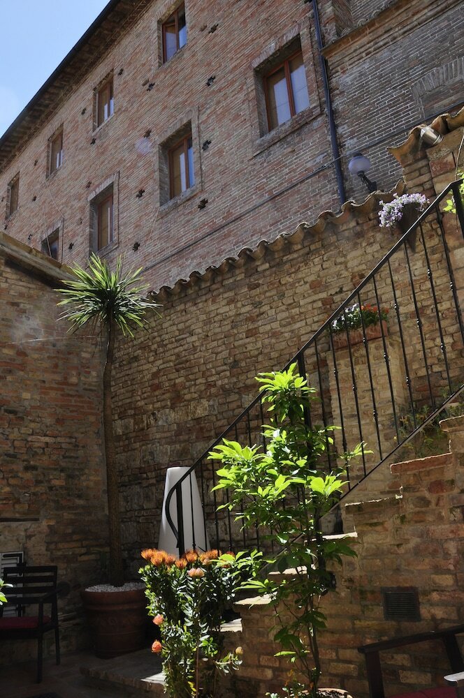 B&B Albornoz