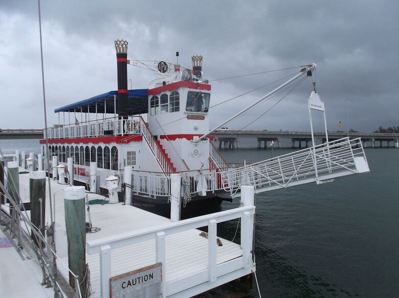Dream Lover Boat And Breakfast