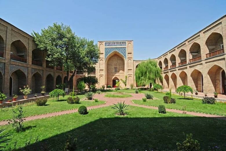 Hotel Seven Seasons